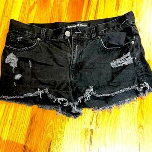 Black demin distressed short